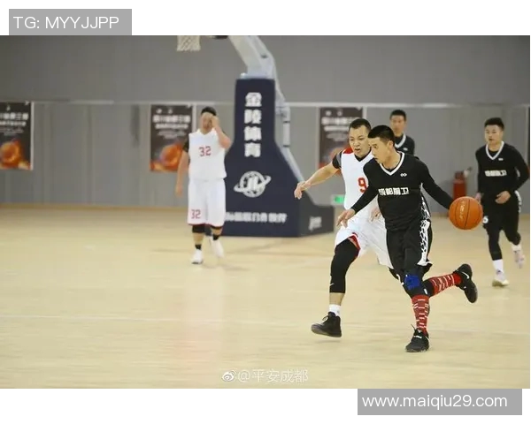 英超篮球战术解析成都篮球队中路突破体系的创新与应用 英超篮球战术解析成都篮球队中路突破体系的创新与应用